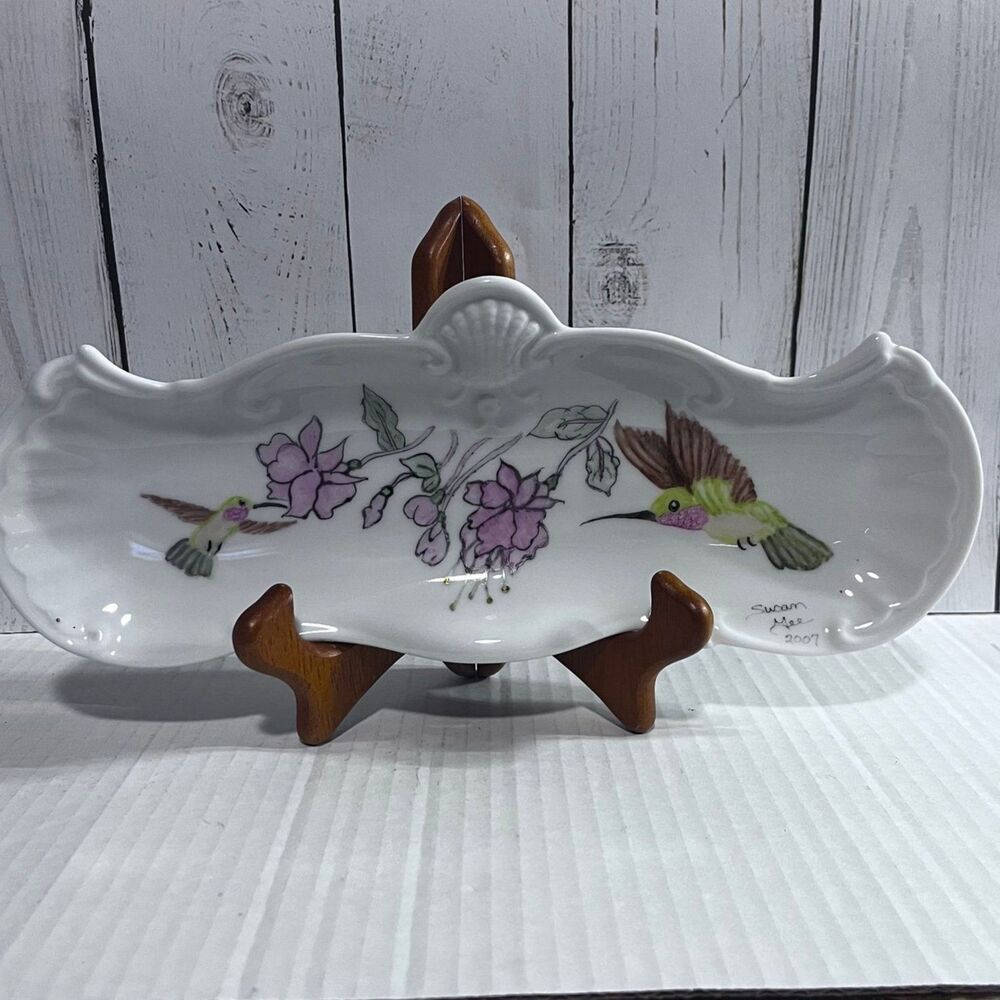 Susan Gee 2007 Cottage Core Ceramic Trinket Dish Hummingbirds Pink Flowers 10'"